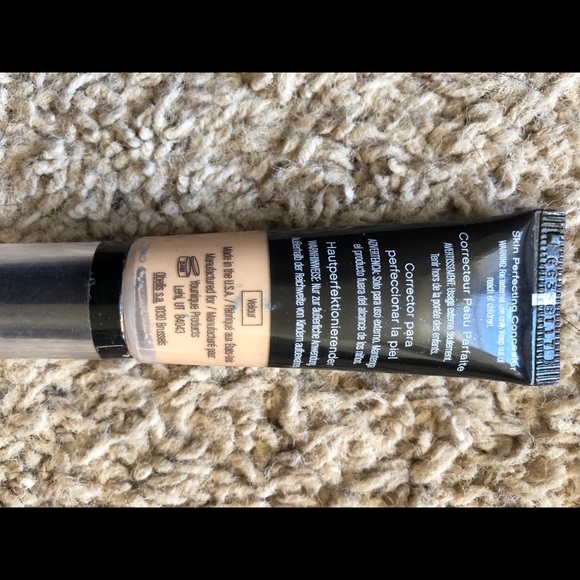 Younique Mineral Touch Concealer - Picture 2 of 2